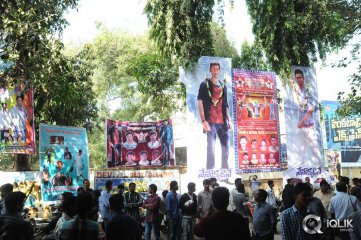 1 Nenokkadine Hungama at RTC Cross Roads